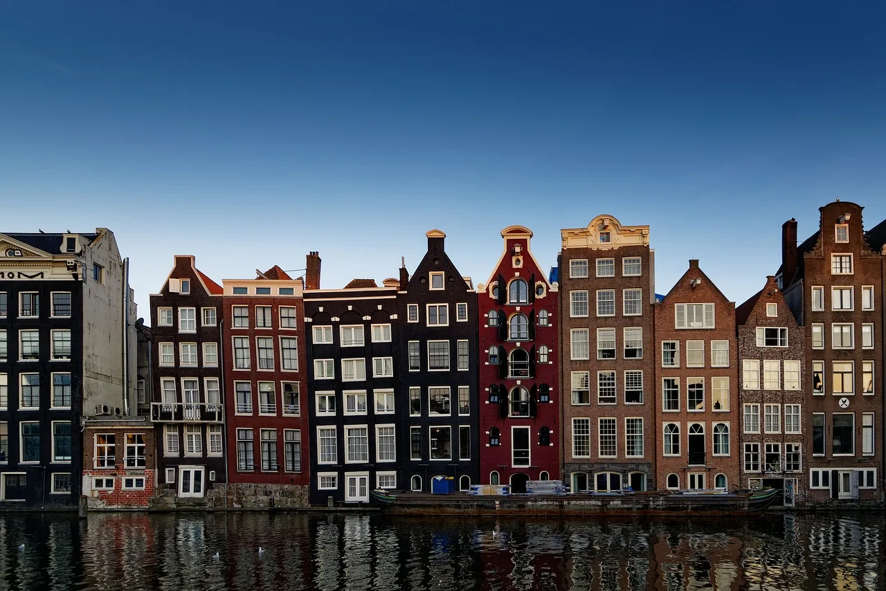 Amsterdam na weekend: 15 Najlepszych Atrakcji i Praktyczny Przewodnik