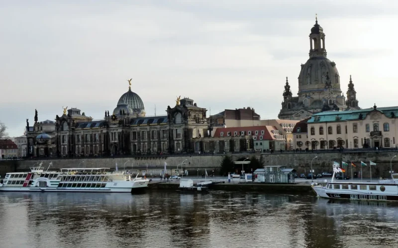 canalettoblick dresden, łaba, kobieta kościół, miasto, parowiec łopatkowy, niemcy, historyczne centrum