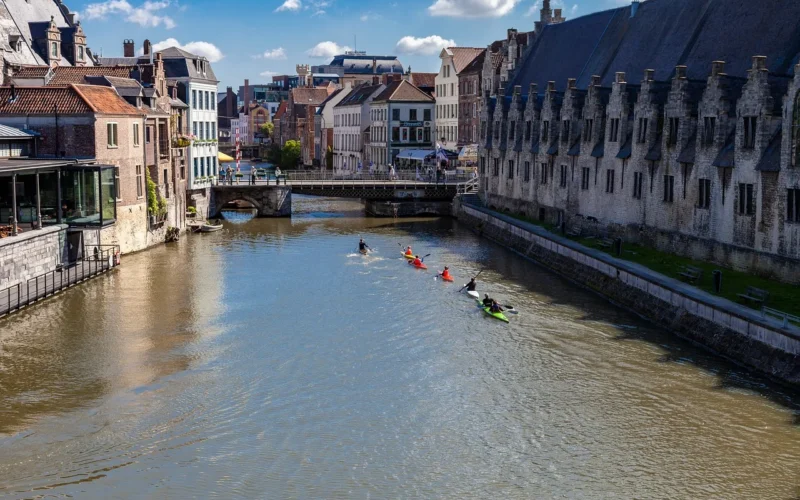 ghent, belgia, architektura, budynek, europa, turystyka, miasto, średniowieczny, historyczny, centrum, kanał, rzeki, kajak, kajakarstwo, działalność, przyjemność, wiosłować, wioślarstwo, lei