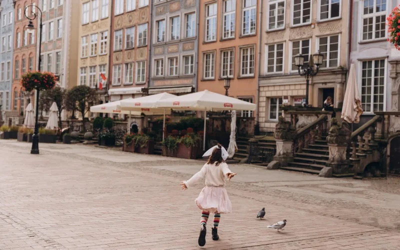 gdańsk, polska, dzieciństwo, dziecko, na dworze, chodnik, budynki, bieganie, radosny, gdańsk, gdańsk, gdańsk, gdańsk, gdańsk, polska, polska, polska