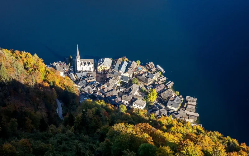 jezioro, wioska, kościół, hallstatt, jezioro hallstatt, turystyka, alpy, alpejski, salzkammergut, natura, austria, górnej austrii, górna austria, alpejska, wieś