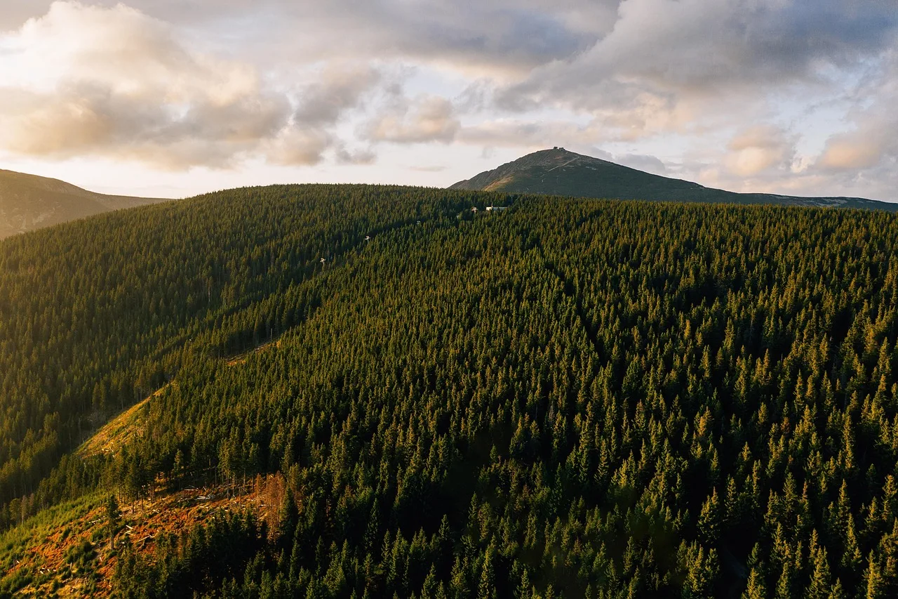 Karkonosze co zobaczyć: 12 Niezapomnianych Atrakcji na Każdą Pora Roku