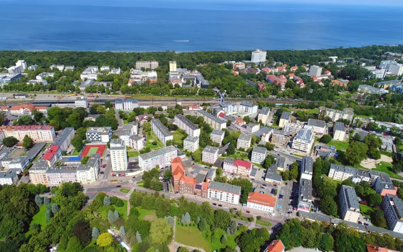 kołobrzeg, kołobrzeg centrum, kołobrzeg dron, polska, morze, lato, natura, bałtyk, wybrzeże