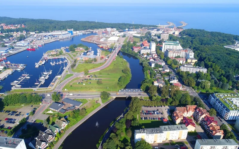 kołobrzeg, kołobrzeg centrum, kołobrzeg dron, polska, morze, lato, bałtyk, natura, wybrzeże