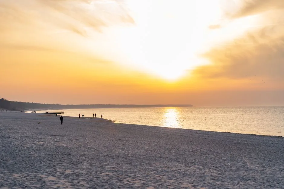 Kołobrzeg Plaże: 7 Najlepszych Miejsc na Wypoczynek i Spacer