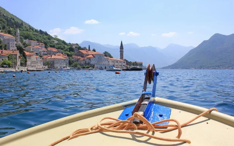 czarnogóra, perast, boka, zatoka, zatoka boka, krajobraz, morze, woda, podróż, kotorska, góra, natura, turystyka, miasto, kotor, na wolnym powietrzu, adriatycki, śródziemnomorski, wybrzeże, stary, lato, architektura, bałkański, starożytny, niebo, wakacje, kościół, panorama, turystyczny, europa, łódź, niebieski, miejsce docelowe, sławny, atrakcja, miejsce