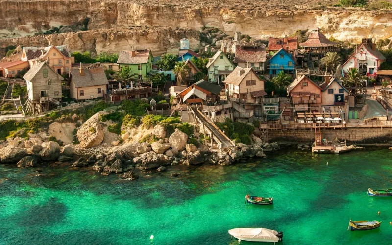 wioska popeye, malta, architektura, podróż, turystyka, sceneria, wioska, kolor, krajobraz, natura, święto, morze, przygoda, anchor bay, lato, wzgórzu