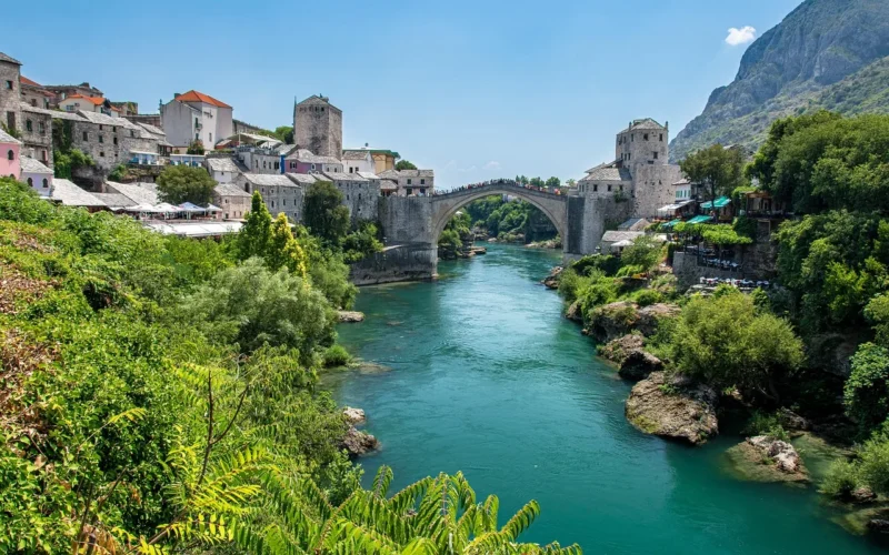 mostar, bośnia, bośnia i hercegowina, most, stary, unesco, natura, architektura, islam, europa, słynny, bałkany, rzeka, turystyka, podróże, woda, atrakcja, europejski, historyczny