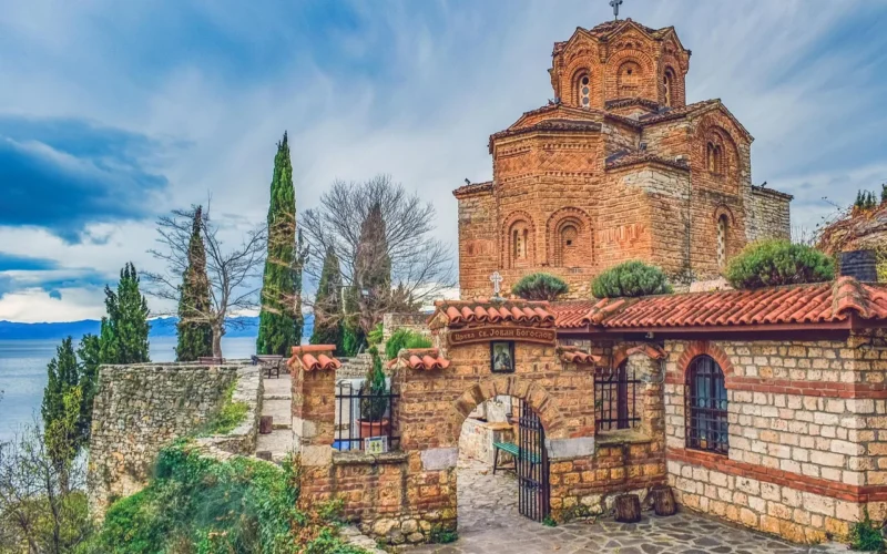 sveti јован cerkiew, ohrid, północna macedonia, kościół, religia, prawosławny, pomnik, jezioro ohrid, natura, podróż, turystyka, niebo, chmury