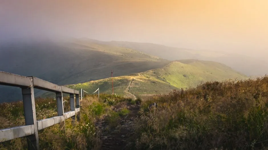 Bieszczady Atrakcje: 25 Niezapomnianych Miejsc i Szlaków na 2026