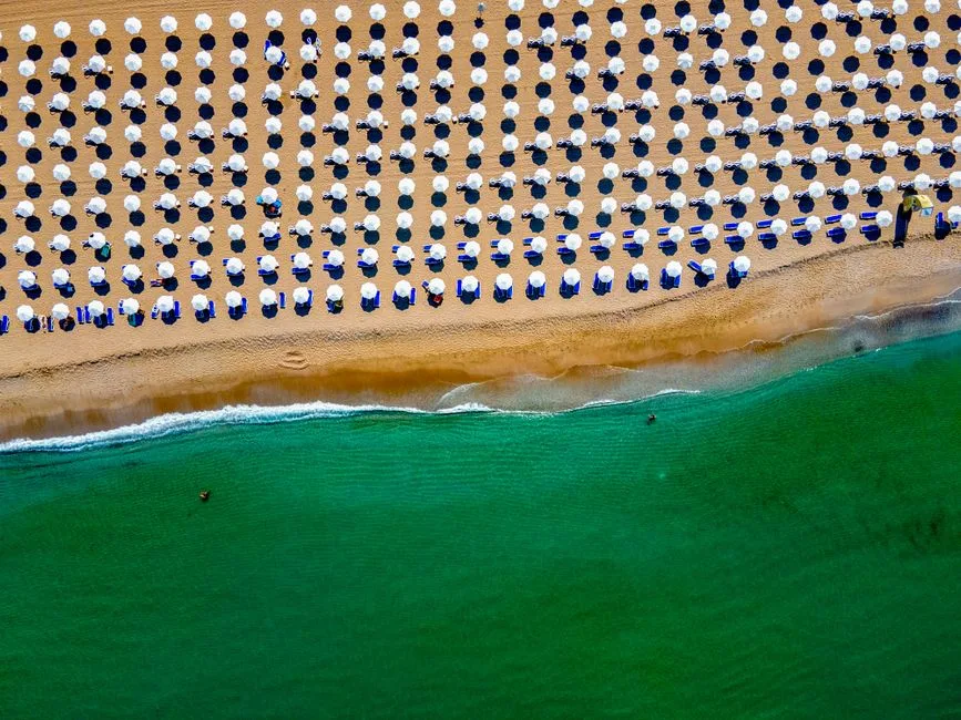 28°C w Złotych Piaskach 2027 - kiedy jechać bez tłumów?