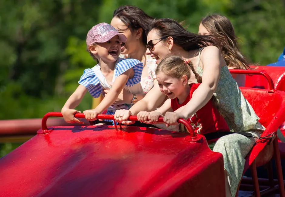 Atrakcje dla dzieci w Polsce na weekend: 7 miast z najlepszymi parkami rozrywki i zoo w 2026