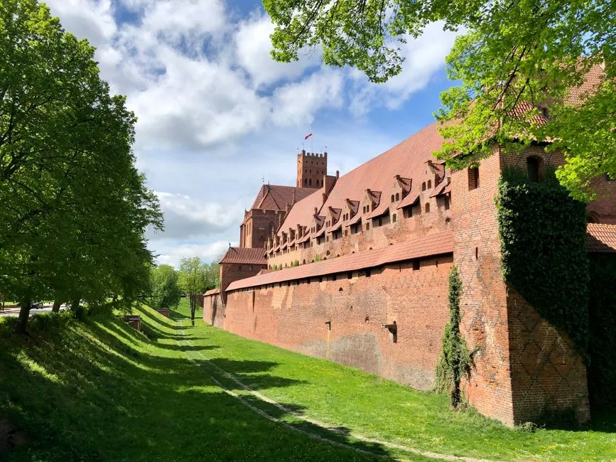 Malbork Wakacje 2026: 7 Niezapomnianych Atrakcji i Praktyczny Poradnik