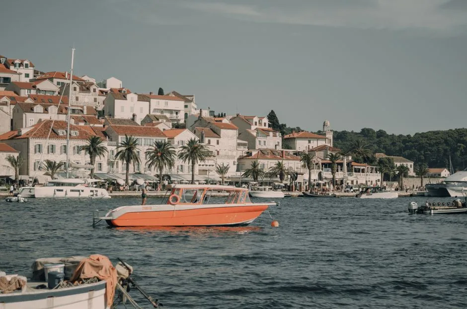 Hvar Kiedy Jechać? Kompletny Przewodnik Po Sezonie 2027