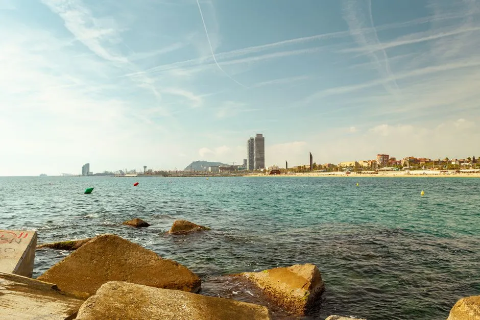Barcelona Plaże: 10 Najpiękniejszych Miejsc na Idealny Wypoczynek