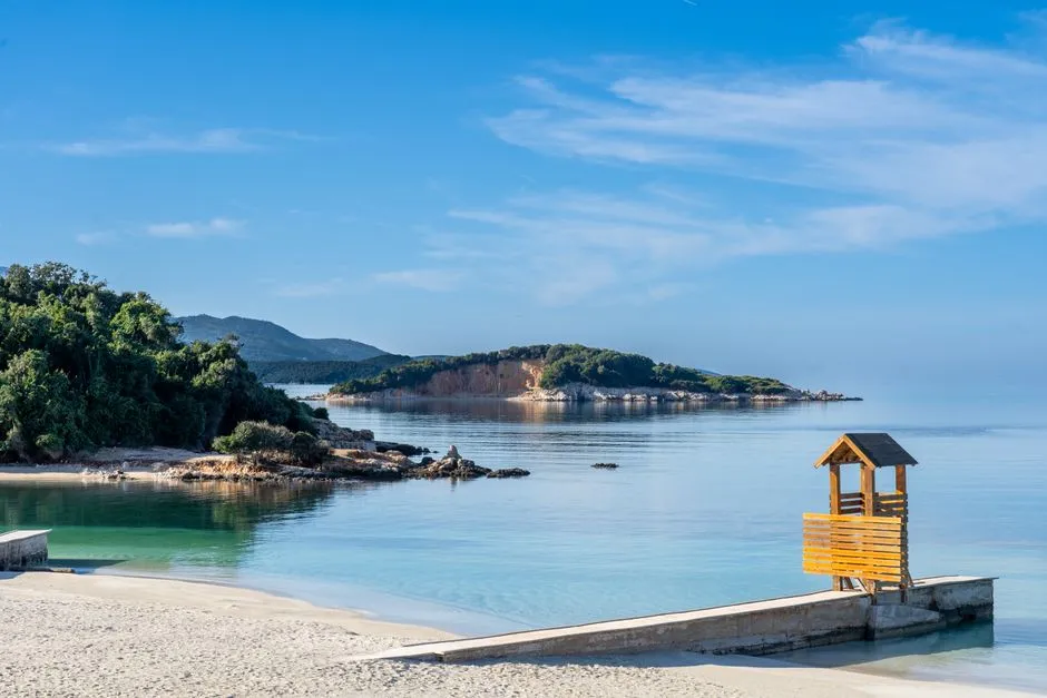 Ksamil Plaże - 5 Najpiękniejszych Miejsc na Wypoczynek w Albanii