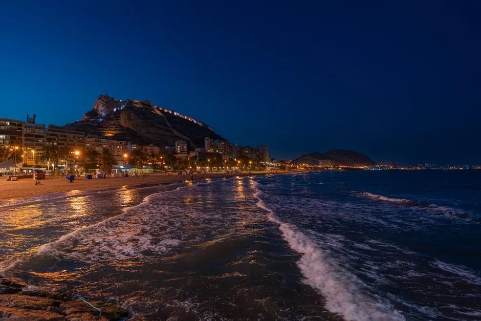 Alicante Noclegi - Gdzie Spać Nad Morzem w 2026?