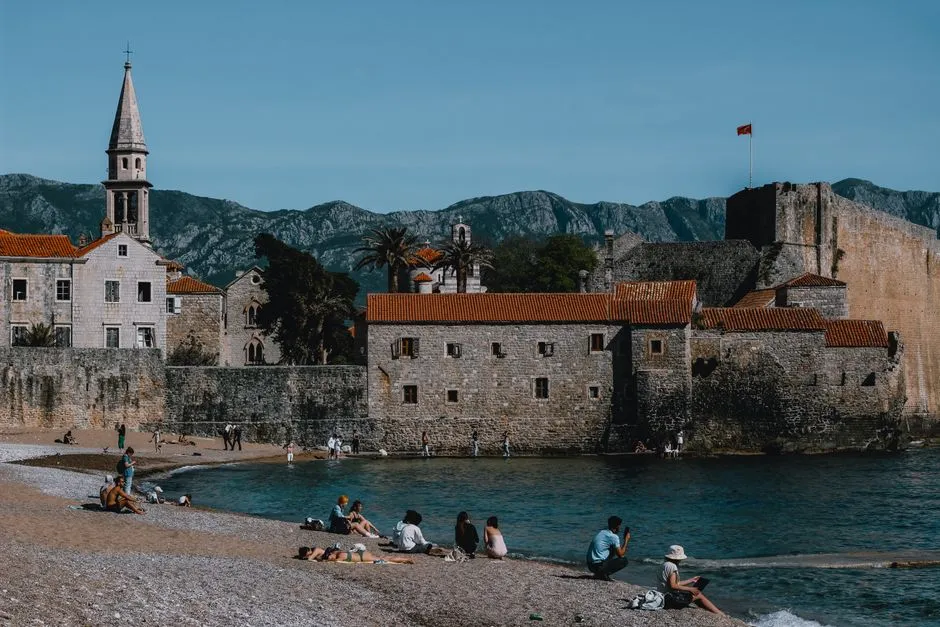 Budva z dziećmi: 10 Najlepszych Atrakcji i Praktyczny Poradnik