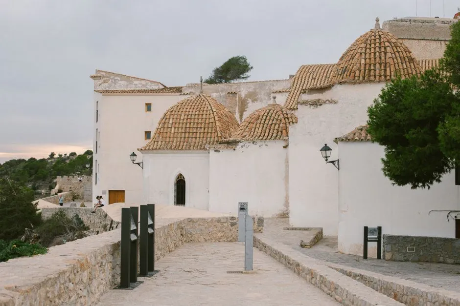 Ibiza w 3 dni: Kompletny Plan Zwiedzania + Najlepsze Atrakcje