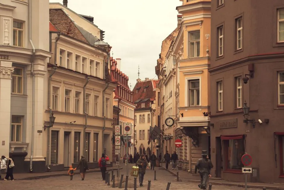 Niedoceniane kierunki w Europie: 7 miast idealnych na city break z dala od tłumów
