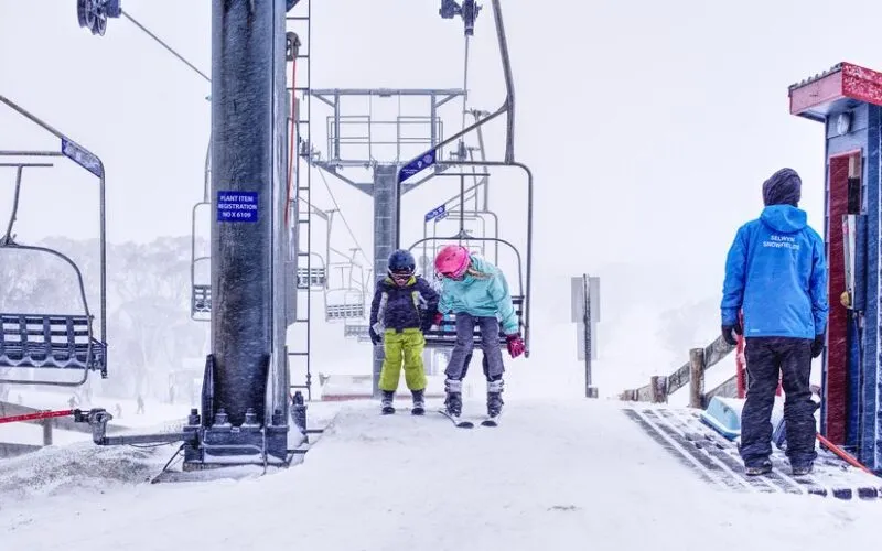 Narty we Włoszech 2026: 5 Niedrogich Ośrodków w Dolomitach dla Rodzin