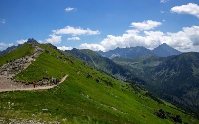 Tatry kiedy jechać? Sprawdź najlepszy miesiąc na wymarzony wyjazd!