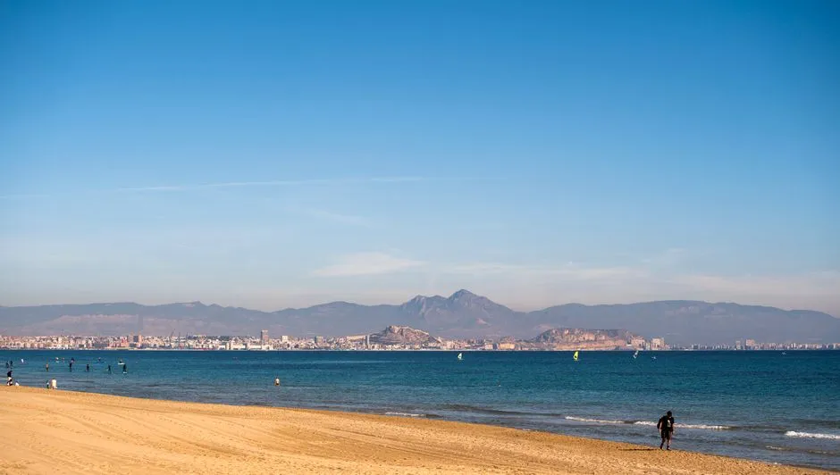 7 Najlepszych Plaży w Alicante - Gdzie Pływać w 2026?