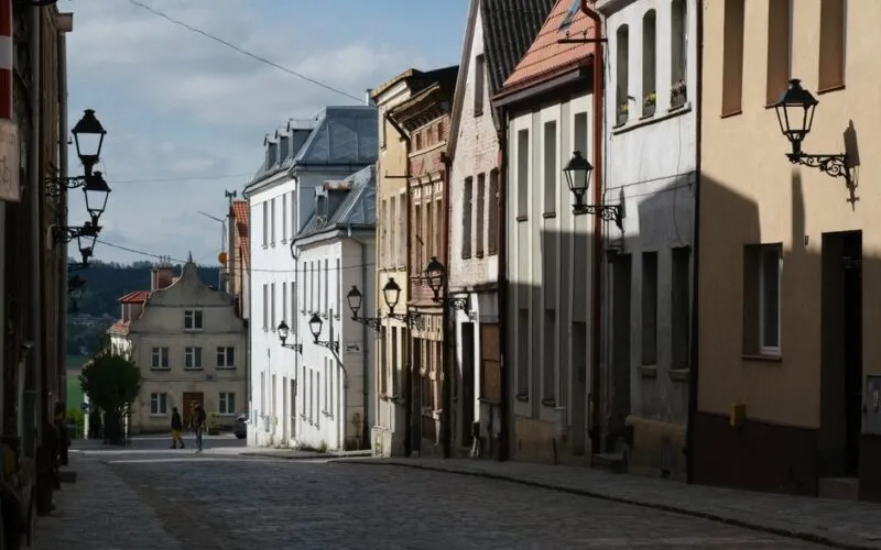 9 sprawdzonych trików na zwiedzanie Europy bez tłumów w 2026