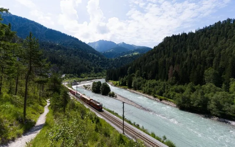 Jak tanio zwiedzać Europę pociągiem w 2026? Kompletny przewodnik po Interrail i biletach krajowych