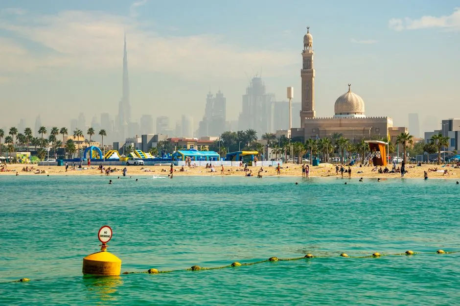 Gdzie leżeć w Dubaju? 10 najlepszych plaż w 2026