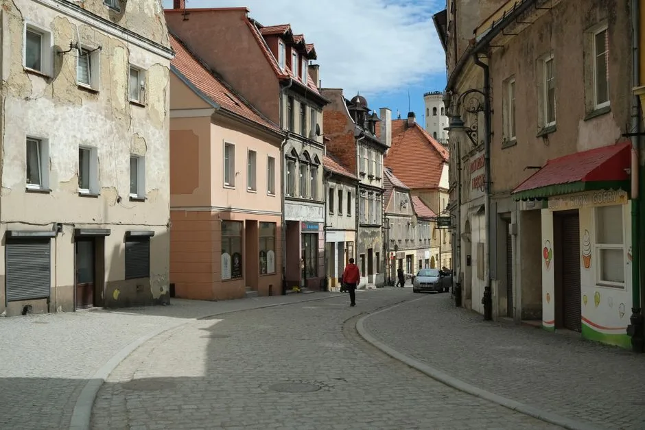 Europa bez tłumów 2027: 7 zapomnianych miast idealnych na spokojne wakacje