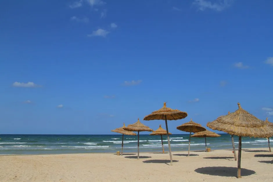 10 Najpiękniejszych Plaży w Tunezji - Twój Wakacyjny Przewodnik