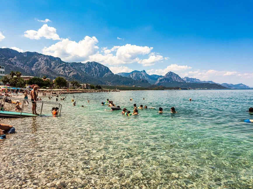Antalya z Dziećmi - Kompletny Przewodnik Po Wakacjach 2027