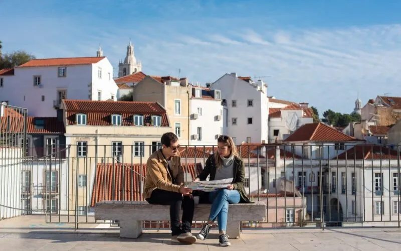 Spontaniczny city break 2026: jak wybrać miasto na oślep?