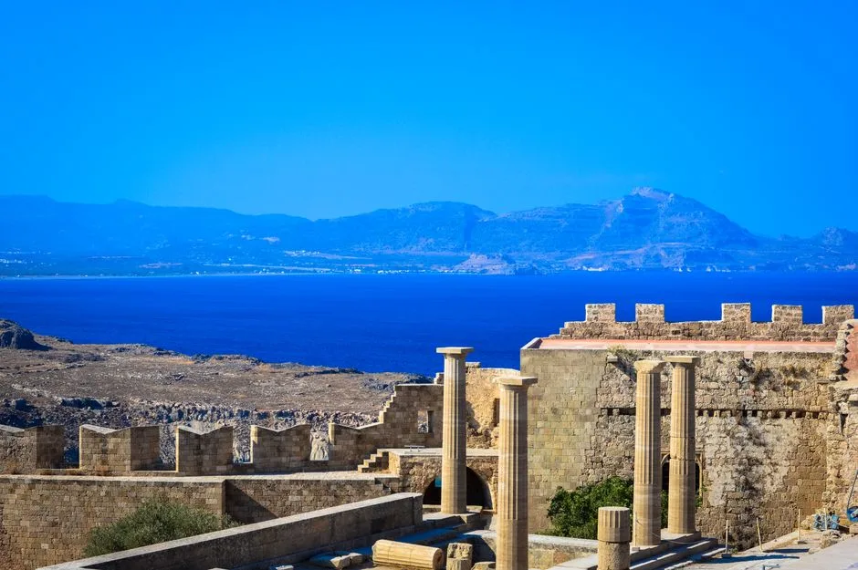 Rodos Atrakcje: 12 Najlepszych Miejsc, Które Musisz Zobaczyć w 2026