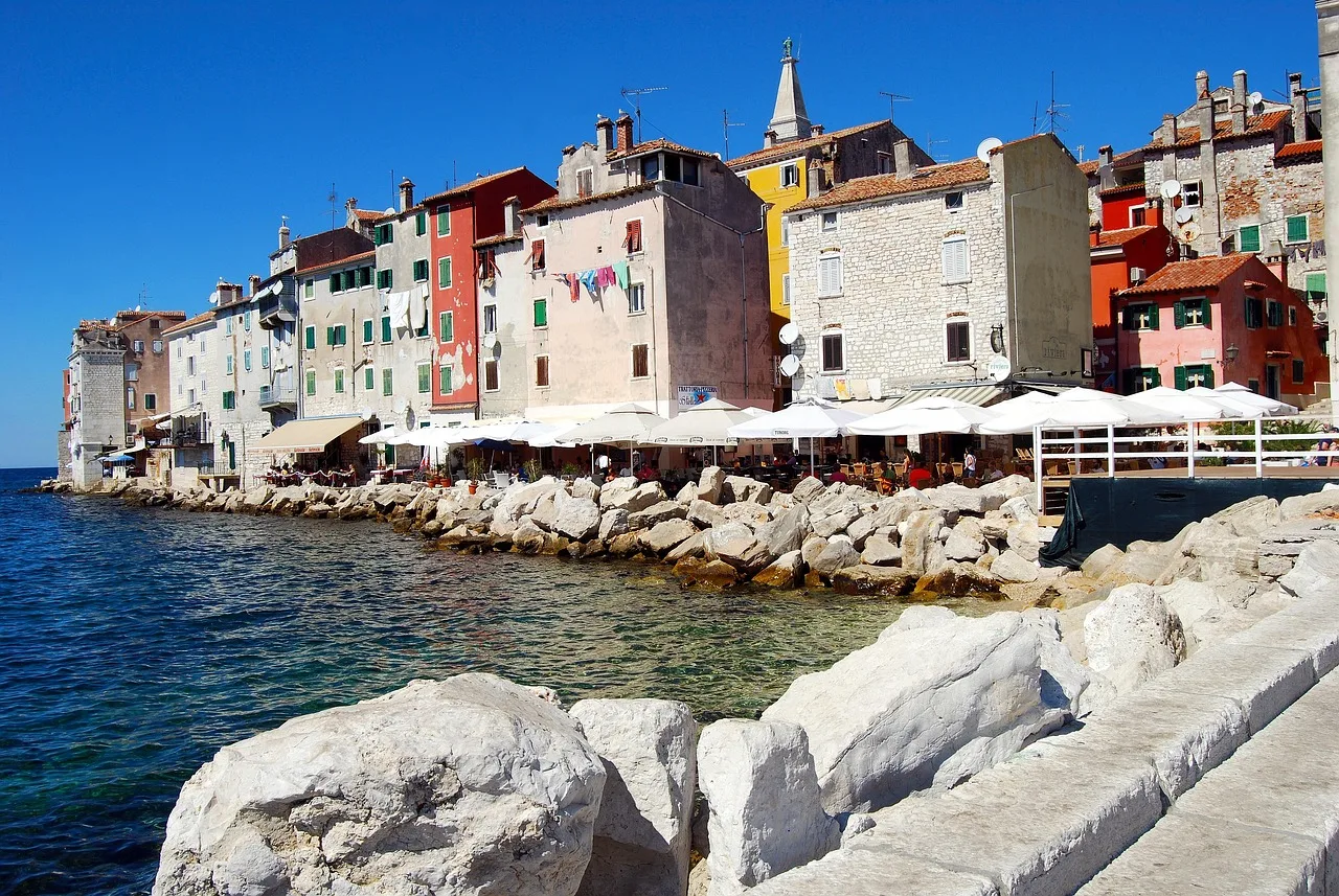 Rovinj Plaże - 10 Najpiękniejszych Miejsc na Wakacje 2026