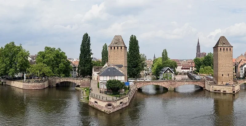 strasbourg, francja, alzacja, kryte mosty, rzeka, panoramy