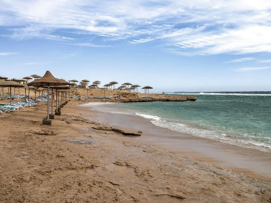 5 rajskich plaż w Szarm el-Szejk na udane wakacje 2026