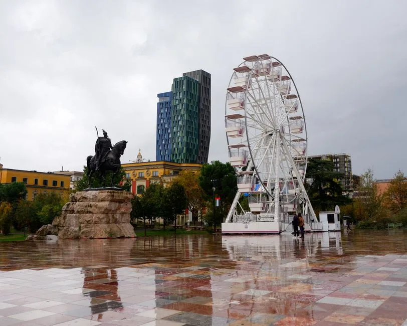 Tirana Atrakcje: 15 Najlepszych Miejsc, Które Musisz Zobaczyć w 2026