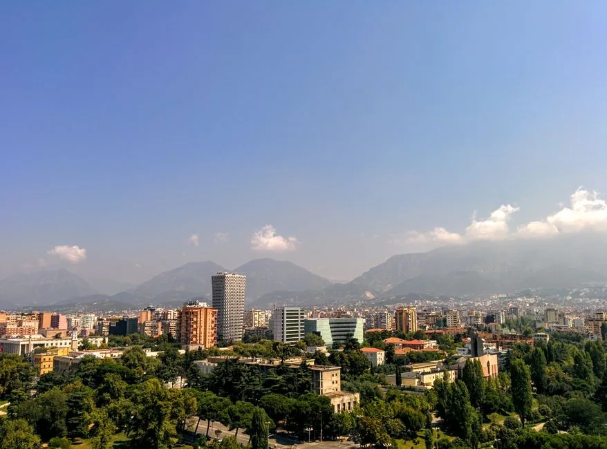 Tirana - Kiedy Jechać? Praktyczny Poradnik Pogodowy na Cały Rok