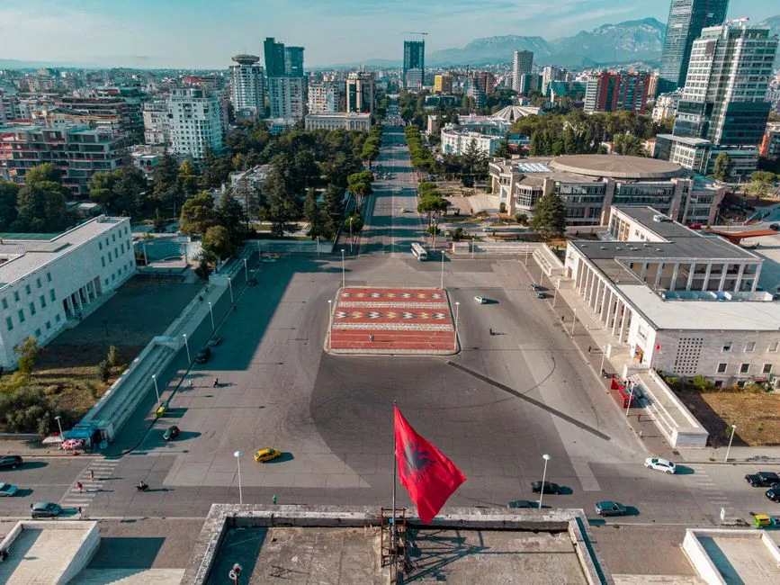 Tirana na weekend: Kompletny Plan + 10 Nieoczywistych Atrakcji