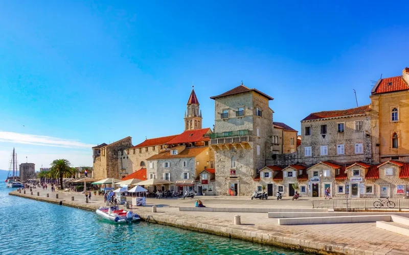 trogir, historyczne centrum, miasto, port, adrian, turystyka, wakacje, chorwacja, mediterranean, lato, natura, podróżować
