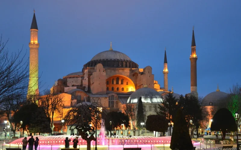 hagia sofia, ayasofya, noc, niebo, niebieski, minaret, meczet, budynek, architektura, dom modlitwy, turecki, indyk, istanbul, wakacje, islamska, islam, pomnik, kościół, bizancjum, muzeum, turystyka, historyczny, zwiedzać zabytki, wspaniały, imponujący, element krajobrazu, kopuła, atrakcja turystyczna