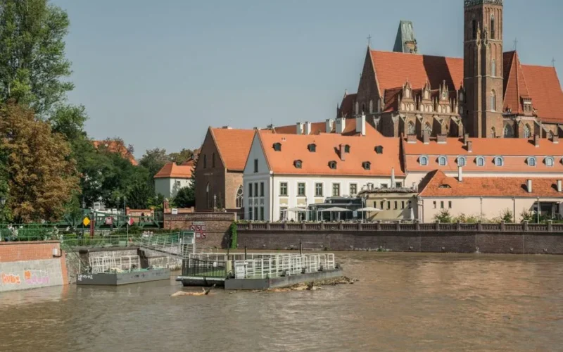 A picturesque scene of Ostrów Tumski, Wrocław, showcasing historic architecture along the Odra River.