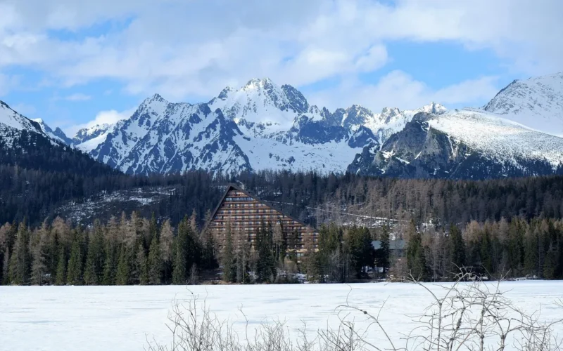 strba tarn, jezioro, góry, tatry wysokie, szczyrbskie pleso, zima, natura, śnieg, alpejskie jezioro, słowacja